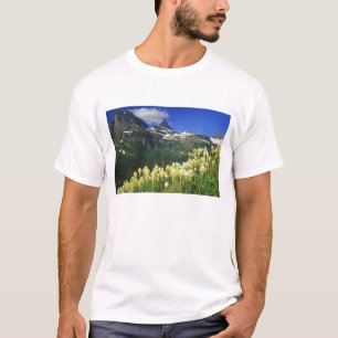 gras op Logan Pass in Glacier National Park T-shirt