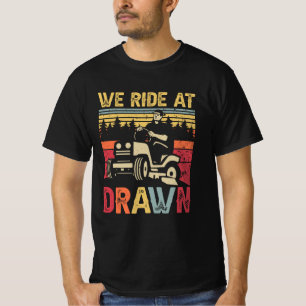 Grasmaaien We rijden bij Dawn Lawn Mower Ride Lawn T-shirt