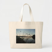 Grassen op het Sunset-meer Grote Tote Bag (Voorkant)