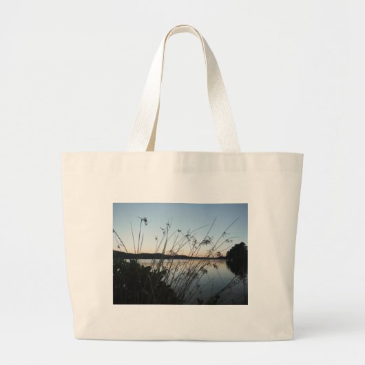 Grassen op het Sunset-meer Grote Tote Bag (Voorkant)