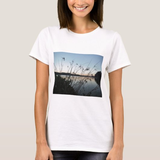 Grassen op het Sunset-meer T-shirt (Voorkant)