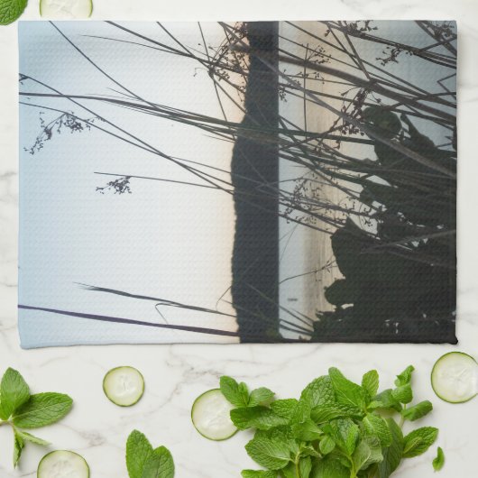 Grassen op het Sunset-meer Theedoek (Gevouwen)