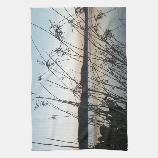 Grassen op het Sunset-meer Theedoek (Verticaal)