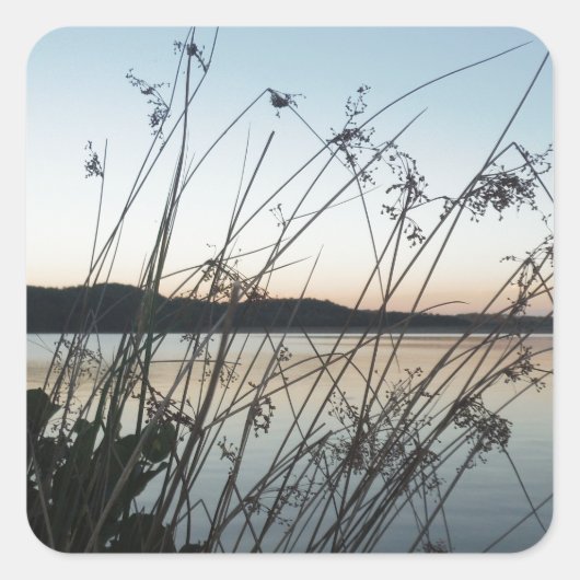 Grassen op het Sunset-meer Vierkante Sticker (Voorkant)