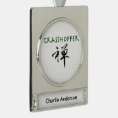 Grasshop met "Zen"-symbool Verzilverd Banner Ornament (Rechts)