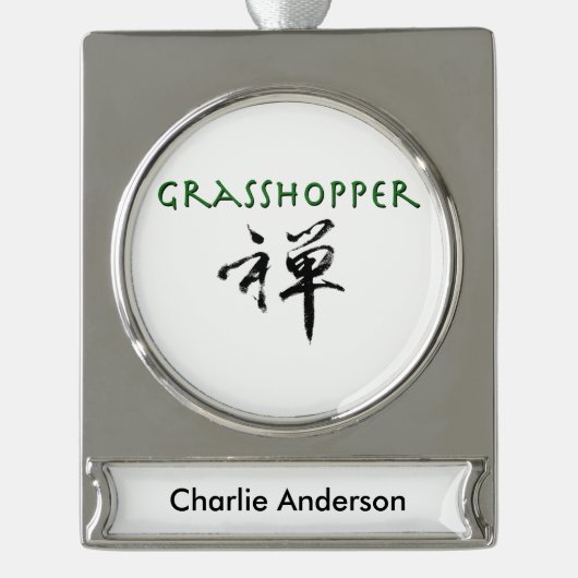 Grasshop met "Zen"-symbool Verzilverd Banner Ornament (Voorkant)