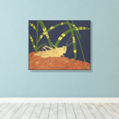 Grasshopping in groene gras op blauwe achtergrond canvas afdruk (Insitu (Houten vloer))