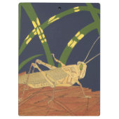 Grasshopping in groene gras op blauwe achtergrond klembord (Achterkant)