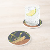 Grasshopping in groene gras op blauwe achtergrond zandsteen onderzetter (Zijkant)