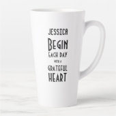Grateful Heart Quote Monogram Name Tall Latte Mok (Rechts)