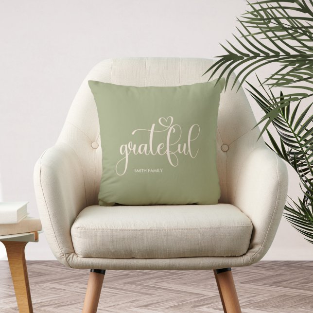 Grateful Personalized Family Name Sage Green Kussen (Creator heeft geüpload)