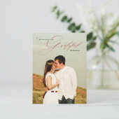 Grateful Red Calligraphy Chic Full Photo Holiday Briefkaart (Staand voorkant)