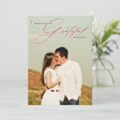 Grateful Red Script Calligraphy Full Photo Feestdagenkaart (Staand voorkant)