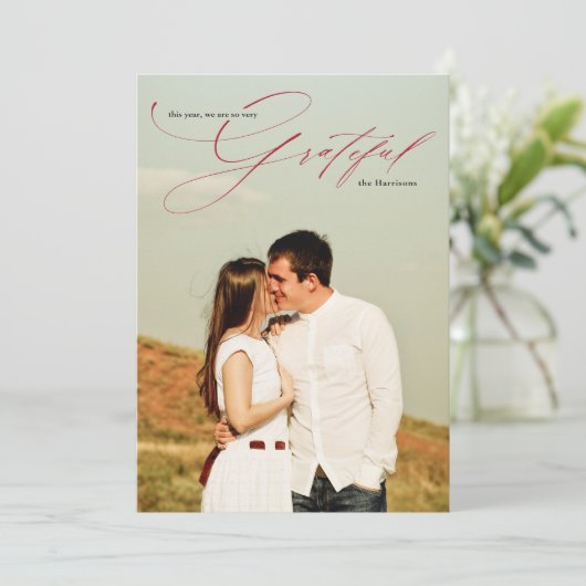 Grateful Red Script Calligraphy Full Photo Feestdagenkaart (Staand voorkant)