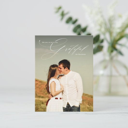 Grateful White Script Overlay Full Photo Holiday Briefkaart (Staand voorkant)