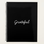 Grateful zwarte casual van het manuscripttekst of  planner<br><div class="desc">Grateful zwart-wit aangepaste casual handgeschreven scripttekst modern schattig elegante dankbaarheid Planner. witte tekst op zwarte effen effen kleur achtergrond. Kleuren kunnen worden bewerkt. U kunt ervoor kiezen om het te laten zoals het is, of personaliseren met jouw naam, initialen, jaar, etc wellness journal, dagelijkse dankbaarheid tijdschrift, persoonlijke agenda agenda planner....</div>