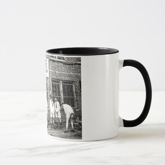 Gratis afspelen (terwijl uw Suit geprikt is) Mok (Rechts)