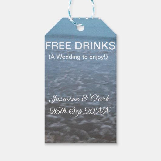 Gratis drinken slaan de datum strand bruiloft toev cadeaulabel (Voorkant)