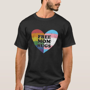 Gratis knuffels van mama met regenboog en transgen t-shirt