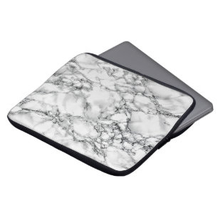 Gratis laptophoes met witte marmer laptop sleeve