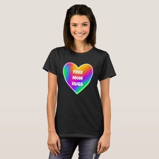 Gratis mam Hugs Rainbow Heart T-Shirt (Voorkant volledig)
