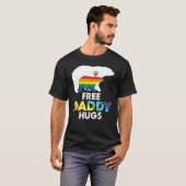Gratis papa knuffels regenboog Beer lgbt pride gay T-shirt (Voorkant volledig)