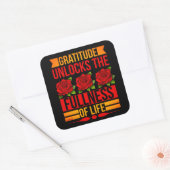 GRATITUDE ONTDEKT DE VOLLEDIGHEID VAN HET LEVEN, i Vierkante Sticker (Envelop)