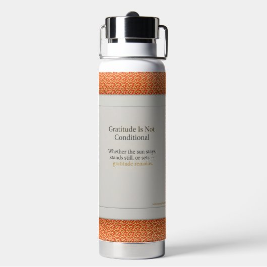 Gratitude Remains Gratitude Beyond the Clock Waterfles (Achterkant)
