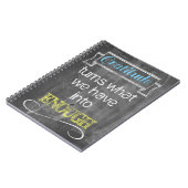 Gratitude verandert wat we hebben in genoeg notitieboek (Linkerzijde)