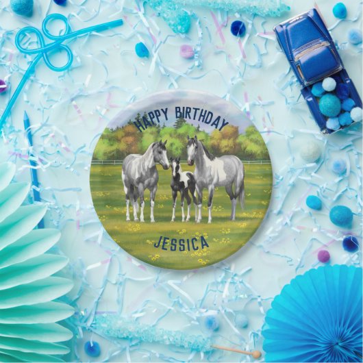 Grauwe dappel verfpaarden in zomerdeeg papieren bordje (Feest)