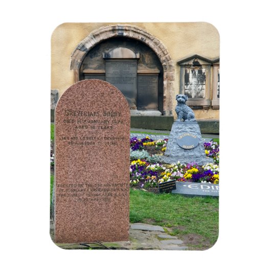Grave en shrine to Bobby in Greyfriars Kirkyard Magneet (Verticaal)