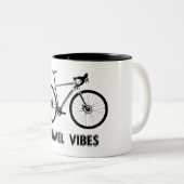 Gravel Vibes Fietsen Tweekleurige Koffiemok (Voorkant rechts)