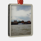 Gravesend in Kent. Metalen Ornament (Rechts)