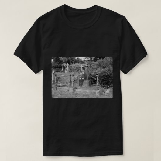 Graveyard Living T-shirt (Design voorkant)