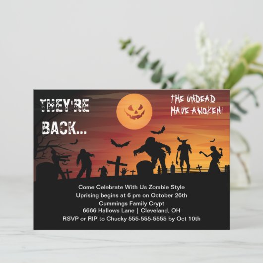 Graveyard Zombie Halloween Party Invitation Kaart (Staand voorkant)