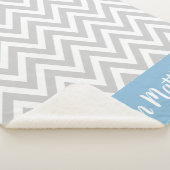 Gray and Blue Chevron Naam Monogramed Sherpa Deken (3/4)