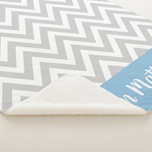 Gray and Blue Chevron Naam Monogramed Sherpa Deken (3/4)