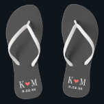 Gray and Coral Modern Wedding Monogram Teenslippers<br><div class="desc">Aangepast gedrukte flip flop sandalen gepersonaliseerd met een schattig hart en je monogram initialen en trouwdatum. Klik aanpassen het om tekstdoopvonten en kleuren te veranderen of uw eigen afbeeldingen toe te voegen om unieke één van een soortontwerp te creëer!</div>