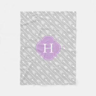 Gray and Lavender Monogrammed Arrows Pattern Fleece Deken