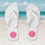 Gray and Pink Chevron Monogram Teenslippers<br><div class="desc">Aangepast gedrukte flip flop sandalen met een stijlvol modern chevron-patroon en uw aangepaste monogram of andere tekst in een cirkelvormig lijst. Klik aanpassen het om tekstdoopvonten en kleuren te veranderen of uw eigen afbeeldingen toe te voegen om unieke één van een soortontwerp te creëer!</div>