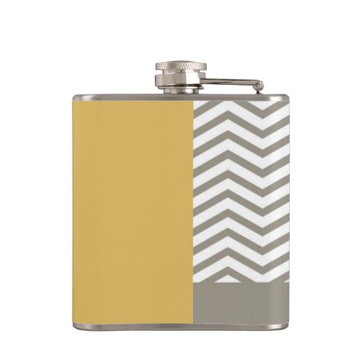 Gray and White Chevron Chic Commemorative Wedding Heupfles (Achterkant)