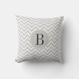 Gray and White Chevron Pattern met Monogram Buitenkussen