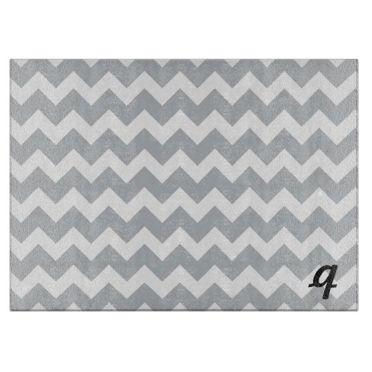 Gray and White Chevron Stripe Monogram Snijplank (Voorkant)