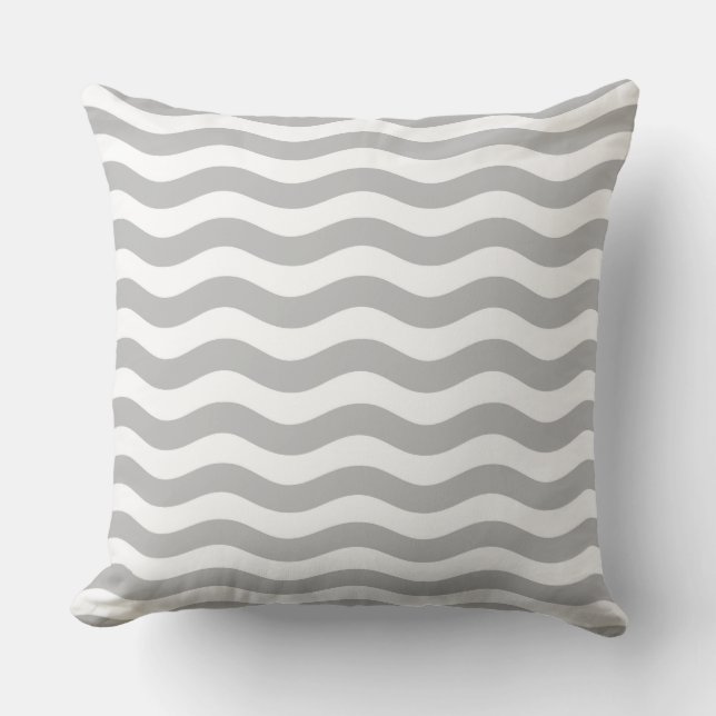 Gray and White Coastal Wave Pattern Buitenkussen (Voorkant)