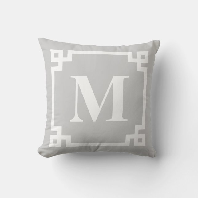 Gray and White Modern Greek Key Border Monogram Kussen (Voorkant)