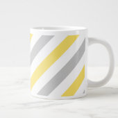 Gray and Yellow Diagonal Stripes Pattern Grote Koffiekop (Rechts)