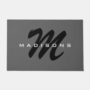 Gray Black Bold Monogram Modern Familienaam Deurmat