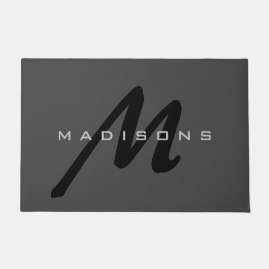 Gray Black Bold Monogram Modern Familienaam Deurmat (Voorkant)