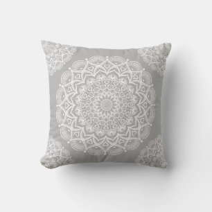 Gray Boho Mandala Kussen