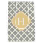 Gray & Buff Modern Moroccan Quatrefoil Monogram Medium Cadeauzakje (Achterkant)